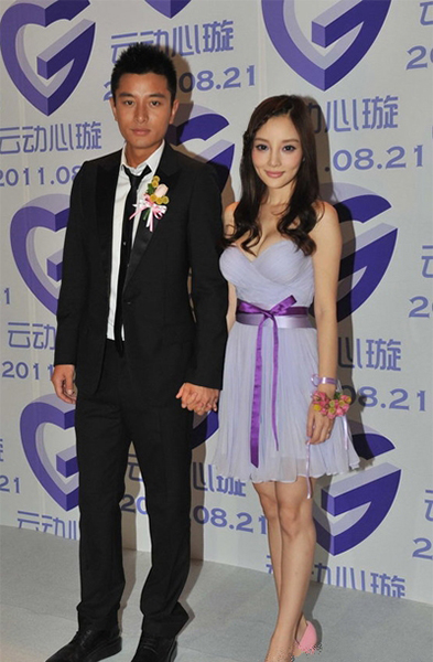 李小璐火辣身材抢眼
