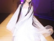 小彩旗老少恋是真的吗？ 小彩旗男朋友资料照片
