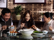 陈乔恩感谢贴心妈妈   陈乔恩妈妈照片曝光