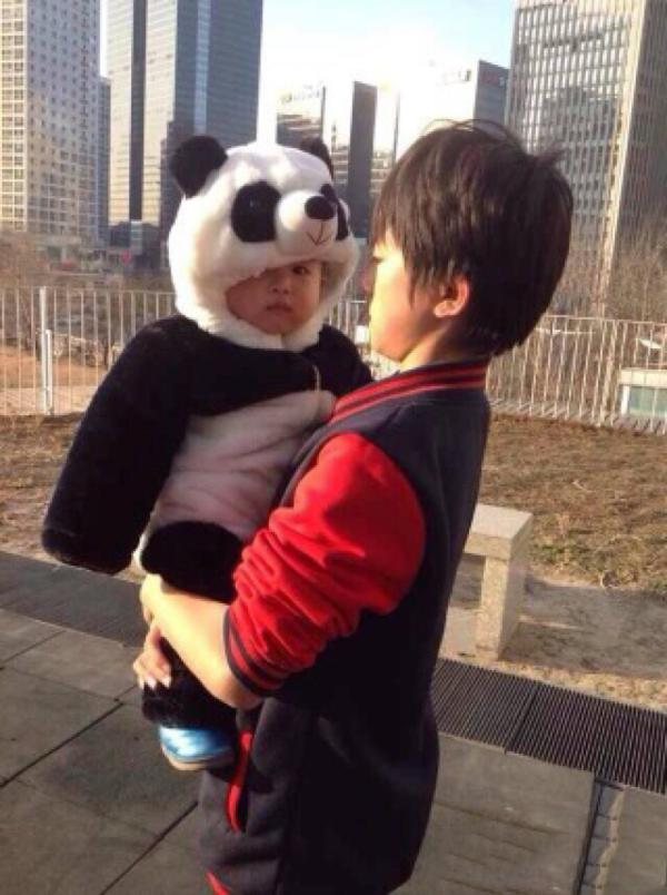 易烊千玺微博晒照