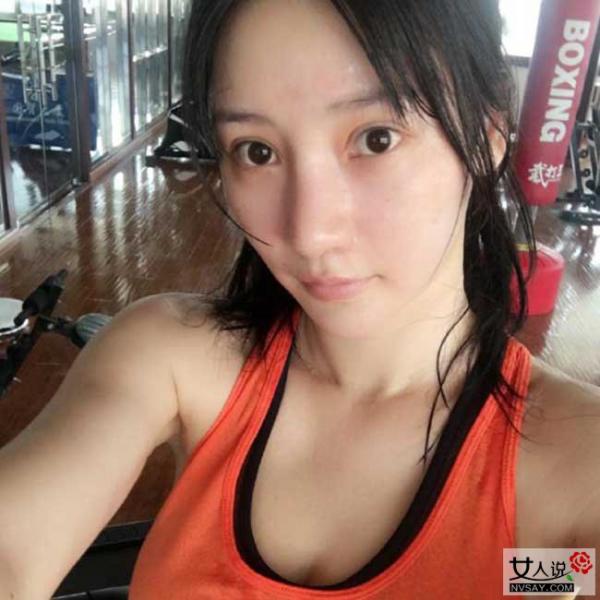 柳岩素颜性感出镜 巨大豪乳抢镜引宅男兽血沸腾