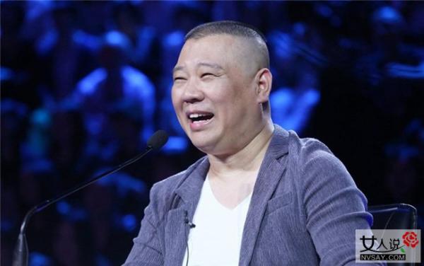 郭德纲与憨豆合影 无视叛徒曹云金唾骂晒照博同情