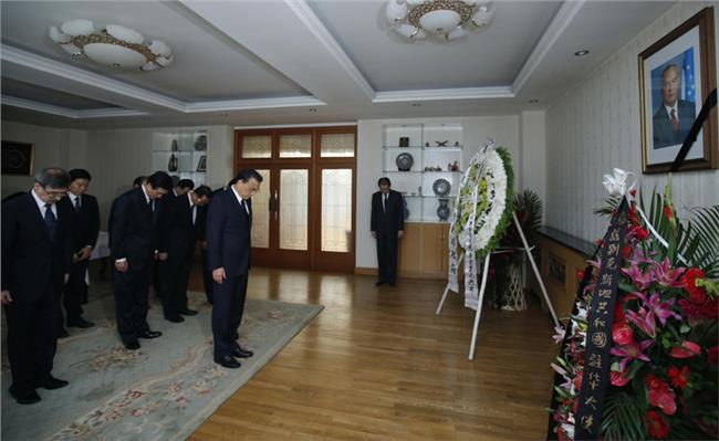 乌兹别克总统去世 李克强总理和俄罗斯总统普京吊唁乌兹别克斯坦总统卡里莫夫逝世
