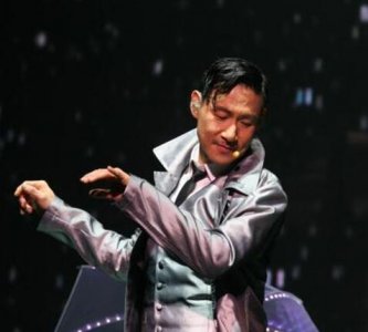 张学友写真集震憾网友 解读歌神非一般的人生