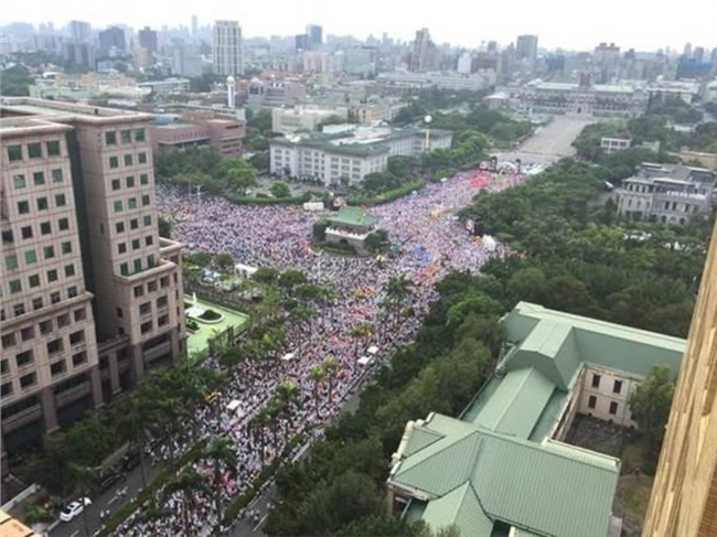 10万人抗议蔡英文 台湾政策将何去何从？