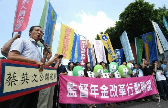 10万人抗议蔡英文 抗议活动将遍地开花走狗当道官逼民反