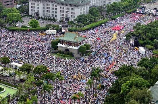 10万人抗议蔡英文 抗议活动将遍地开花走狗当道官逼民反