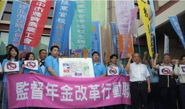 10万人抗议蔡英文 抗议活动将遍地开花走狗当道官逼民反