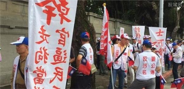 10万人抗议蔡英文 第一次看到有这么多公务人员上街头