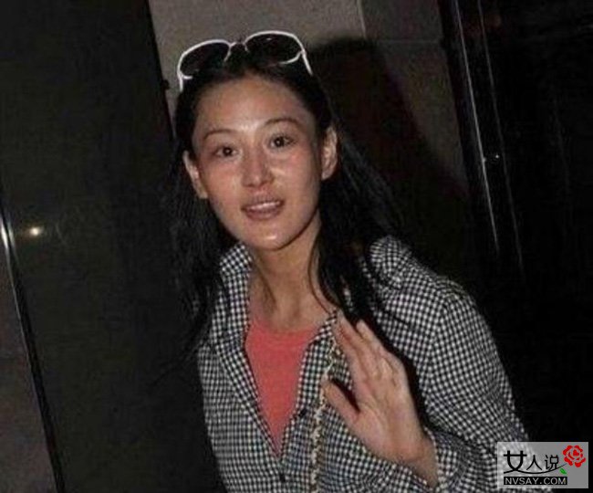 张馨予素颜照曝光 油光满面秒变大妈无人识吓呆众人