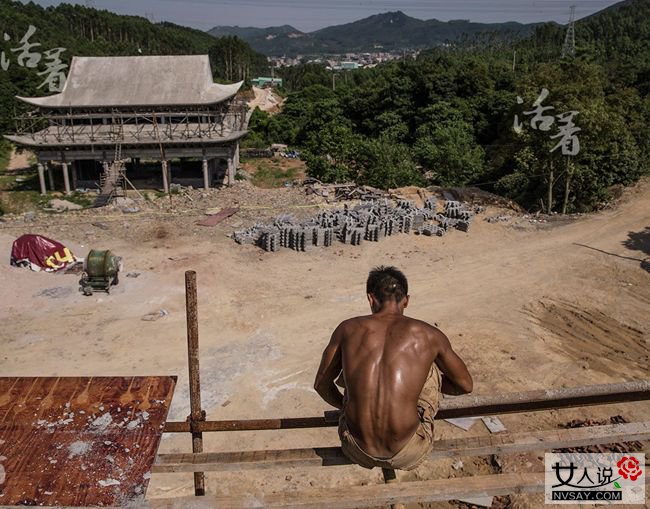 搬砖小伟快手火了 成为网红的石神伟坦言喜欢自己的状态