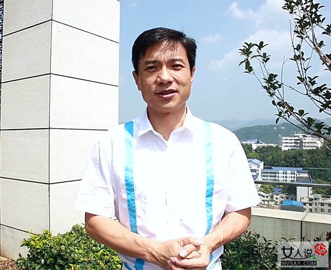 李彦宏接受贝爷挑战 为一言九鼎而活吞恶心不已毛毛虫