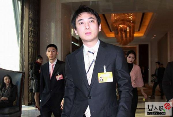 王思聪携俩美女出街 曝其最钟爱的女孩只有她