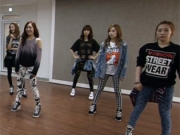 【图】韩国少女时代舞蹈图片流出 华丽舞台下的真实面貌