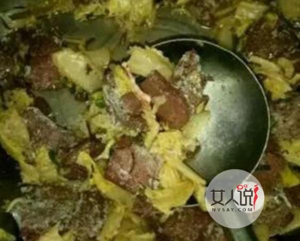 疑给学生吃猪食 米糠烂食材一锅熟学生成猪头肥头肥脑的