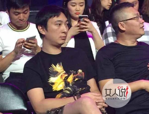 王思聪携嫩妹逛街 前凸后翘引得国民老公咸猪手不停