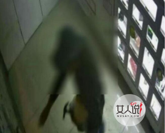 男子砸店偷充气娃娃视频 男子做案过程被录真人极其猥琐