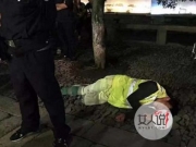 环卫工撞狗被打满脸血 恶毒狗主不分是非伤人遭批人比狗贱