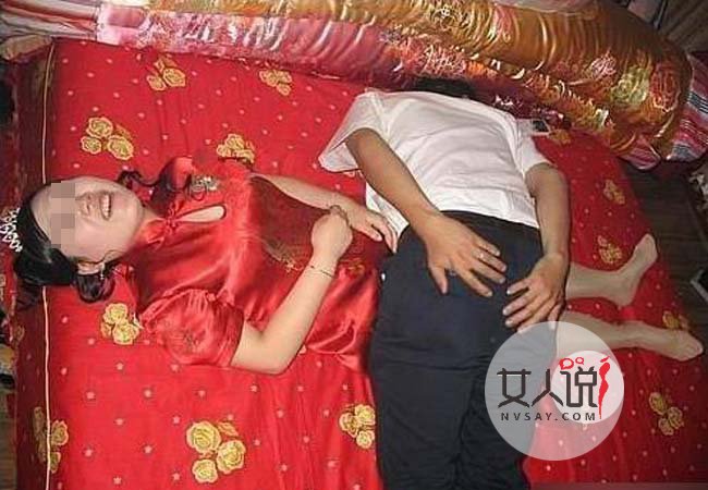 中国式闹婚惹热议 新娘脱光光大尺度露乳闹洞房毫无羞耻