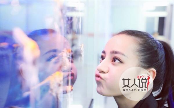 迪丽热巴整容前照片 国民女神鼻子假体不慎飞出吓坏众人