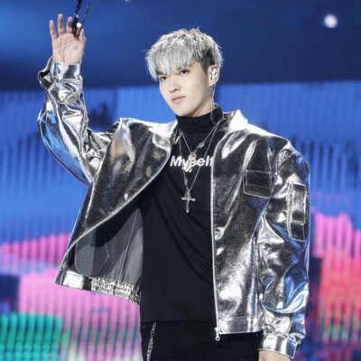 吴亦凡生日当天全天超级直播多平台