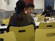 王思聪携女友吃平价菜 不过表情怎么这样