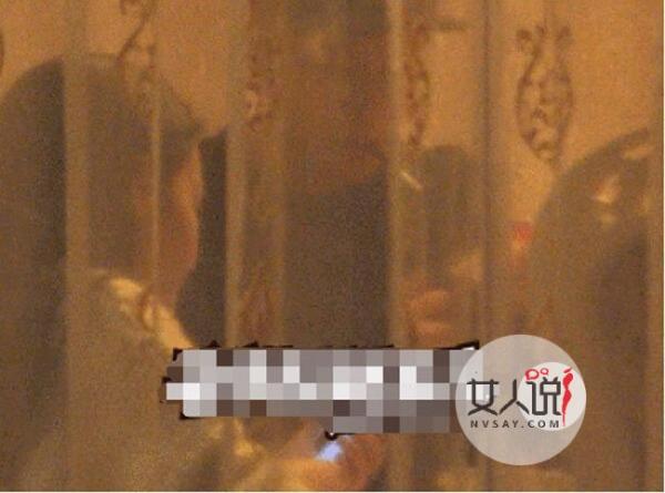 杨紫秦俊杰恋情疑曝光 无视旁人眼光互搂互抱激吻很火辣