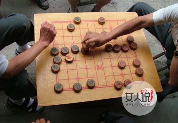 遇街头棋局输光学费 大学生身陷连环骗局中计后一脸懵逼