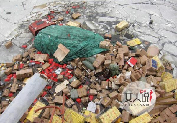 20吨快递砸进冰河 瞬间变废品事故原因曝光竟是这样