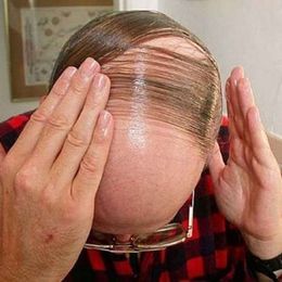 形象提升指南：冬季最流行的男士发型与发色秃头