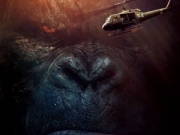 《金刚：骷髅岛》预告片 史上最大金刚手撕飞机