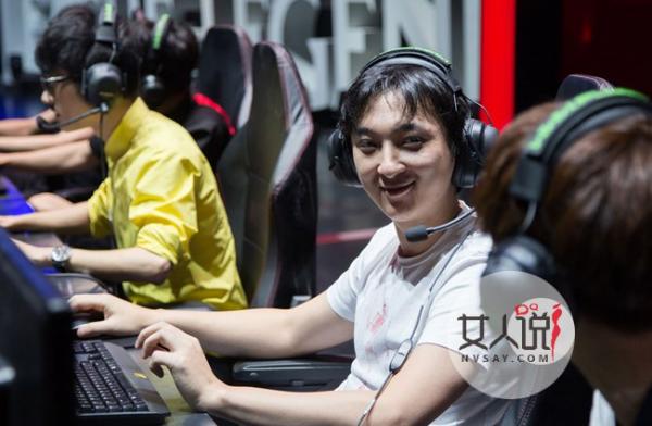 王思聪直播被砸场 录制现场遭遇黑社会疯狂捣乱吓坏女神