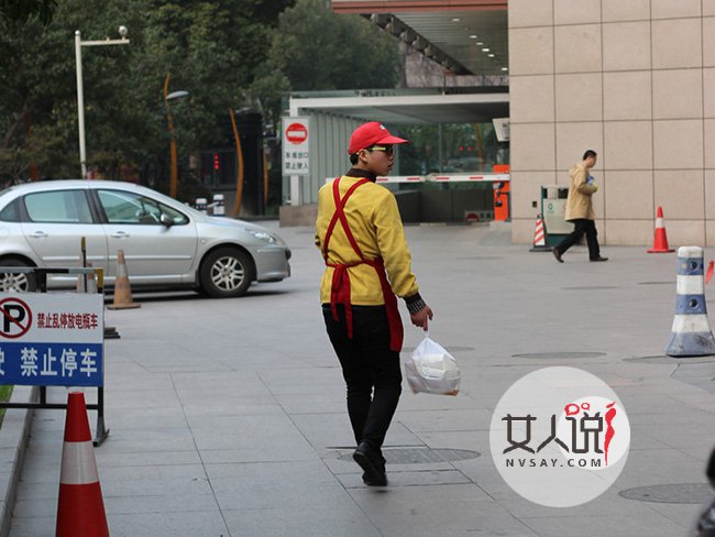 厕所没纸点外卖送 外卖小哥欲哭无泪抱恨终生不敢再送餐