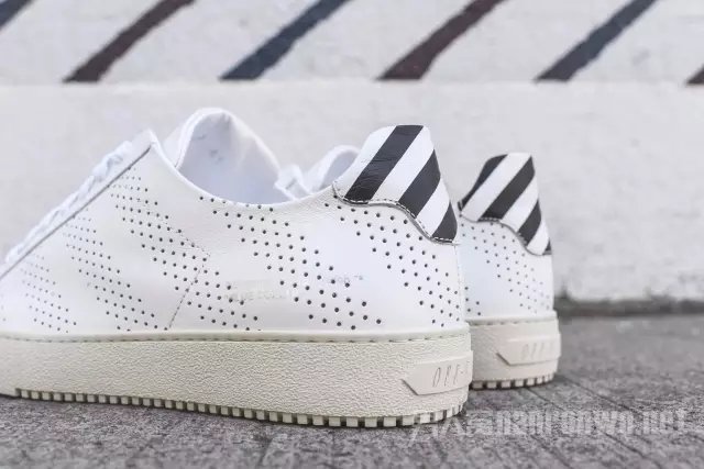 　Off-White Perforated Striped Sneaker