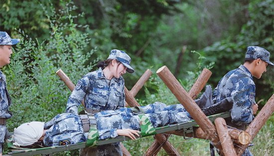 杨幂参与战地救护