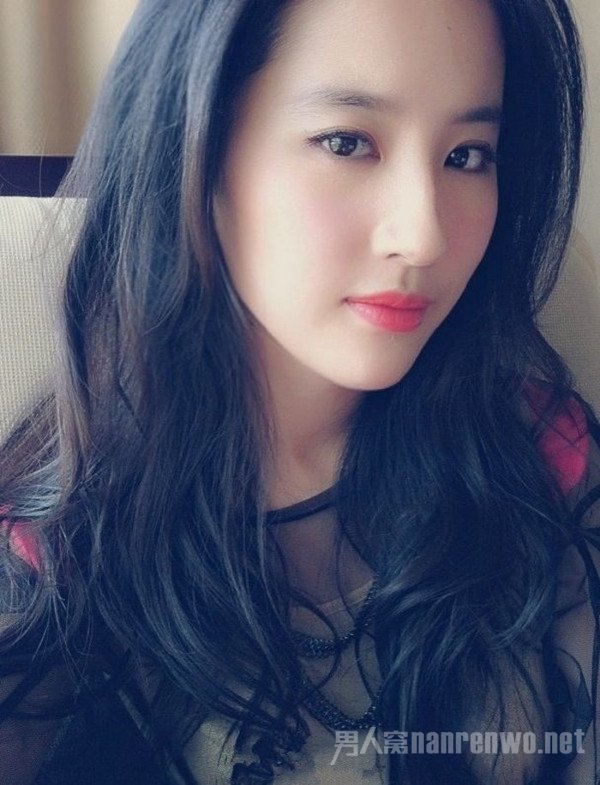刘亦菲化妆后