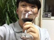 王宝强露久违笑容 祝贺兄弟和冯小刚获奖