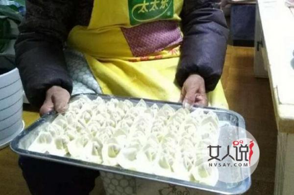 卖馄饨十年不涨价 老奶奶摆摊贱卖馄饨引市民称赞不已