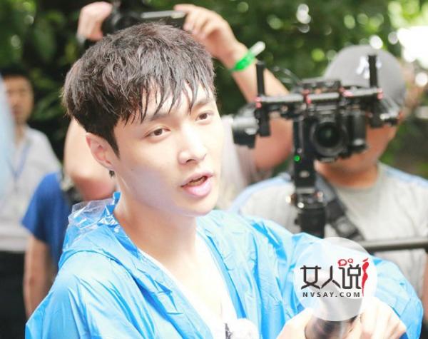 张艺兴与女友李琪琪分手 绿茶婊脚踏两船狠甩糟糠男友