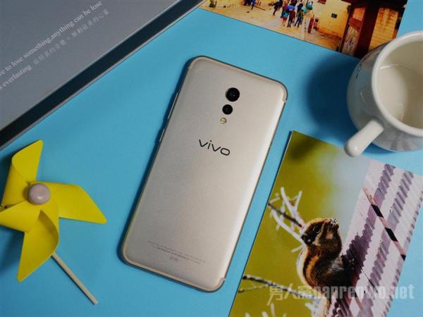 vivo Xplay6背面