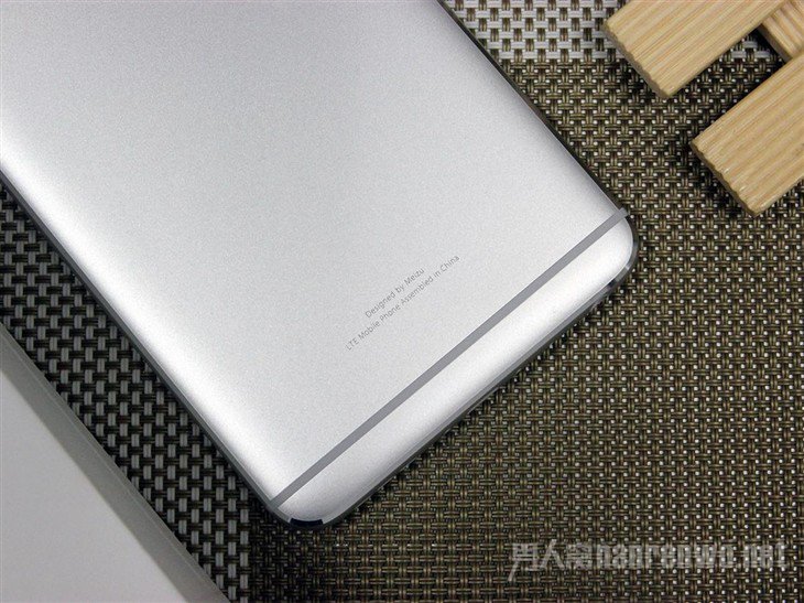 魅蓝Note 5背面设计