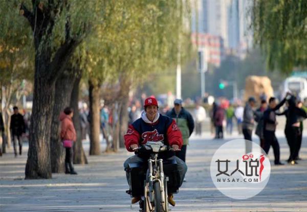 老师扮八戒跳舞养家 肥头大耳做街头直播受尽了人情冷暖