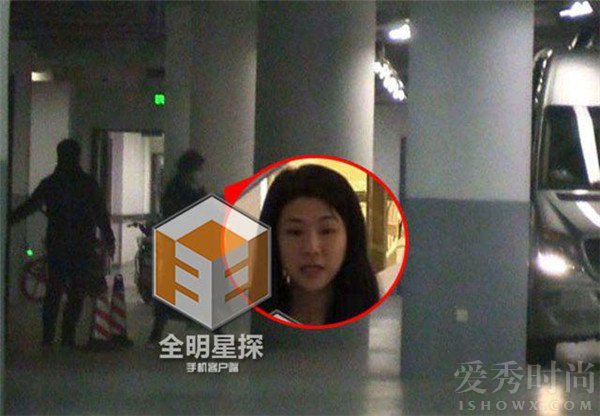 疑似钟汉良隐婚妻子谢易桦现身酒店地库