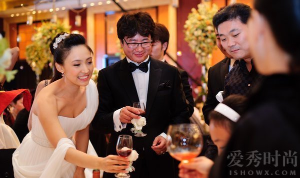 白静周成海婚礼敬酒