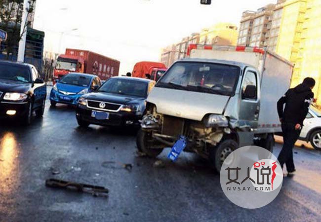 洒水致道路结冰 马路滑不溜秋交通事故频发环卫工遭批