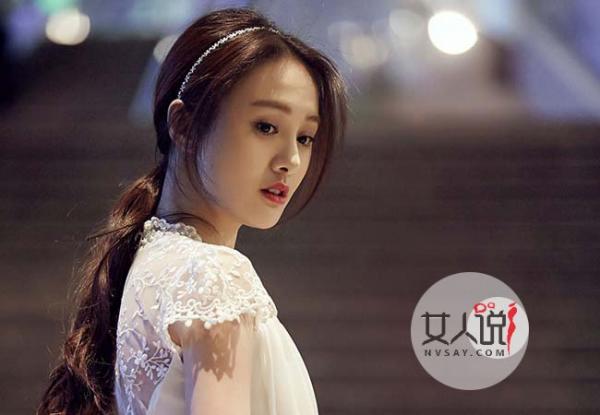 郑爽霸屏纽约广场 为明星界争光照片好美简直美爆屏了