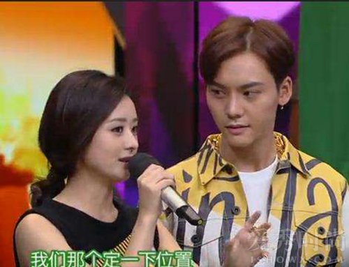 陈伟霆深情看赵丽颖