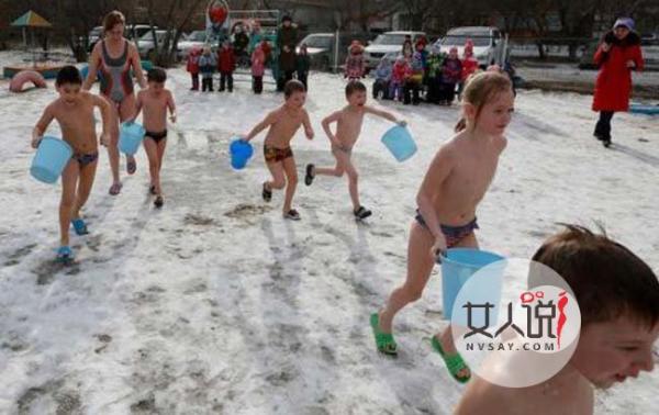 俄幼童雪地裸奔 战斗民族出育儿新招挑战严寒惊呆众人