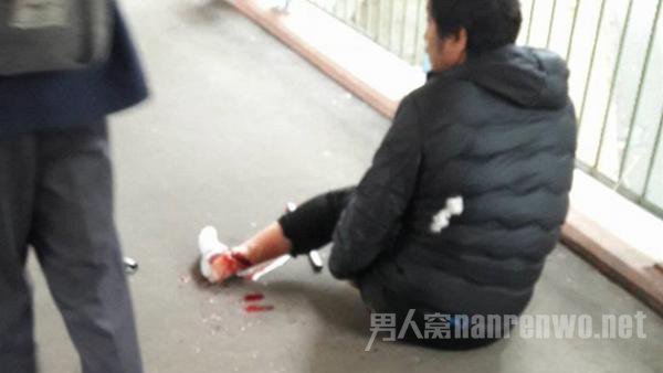 男子被匪徒斩断脚筋