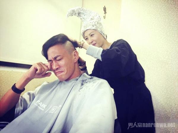 何润东剃光头